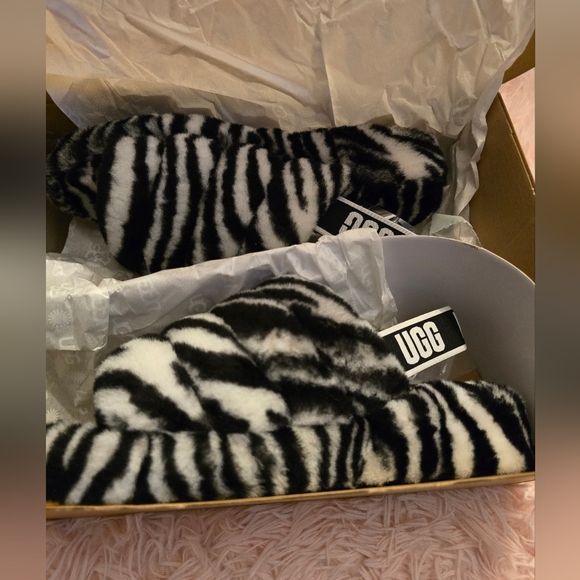 UGG Fluff Yeah Women's size 9! Zebra print! - Picture 2 of 13